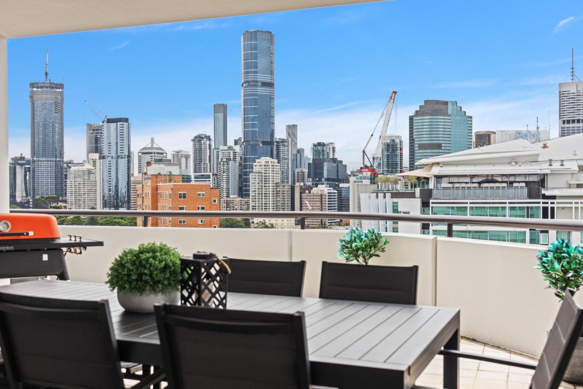 Lavish 3-bed With Wraparound Balcony And Pool Apartment