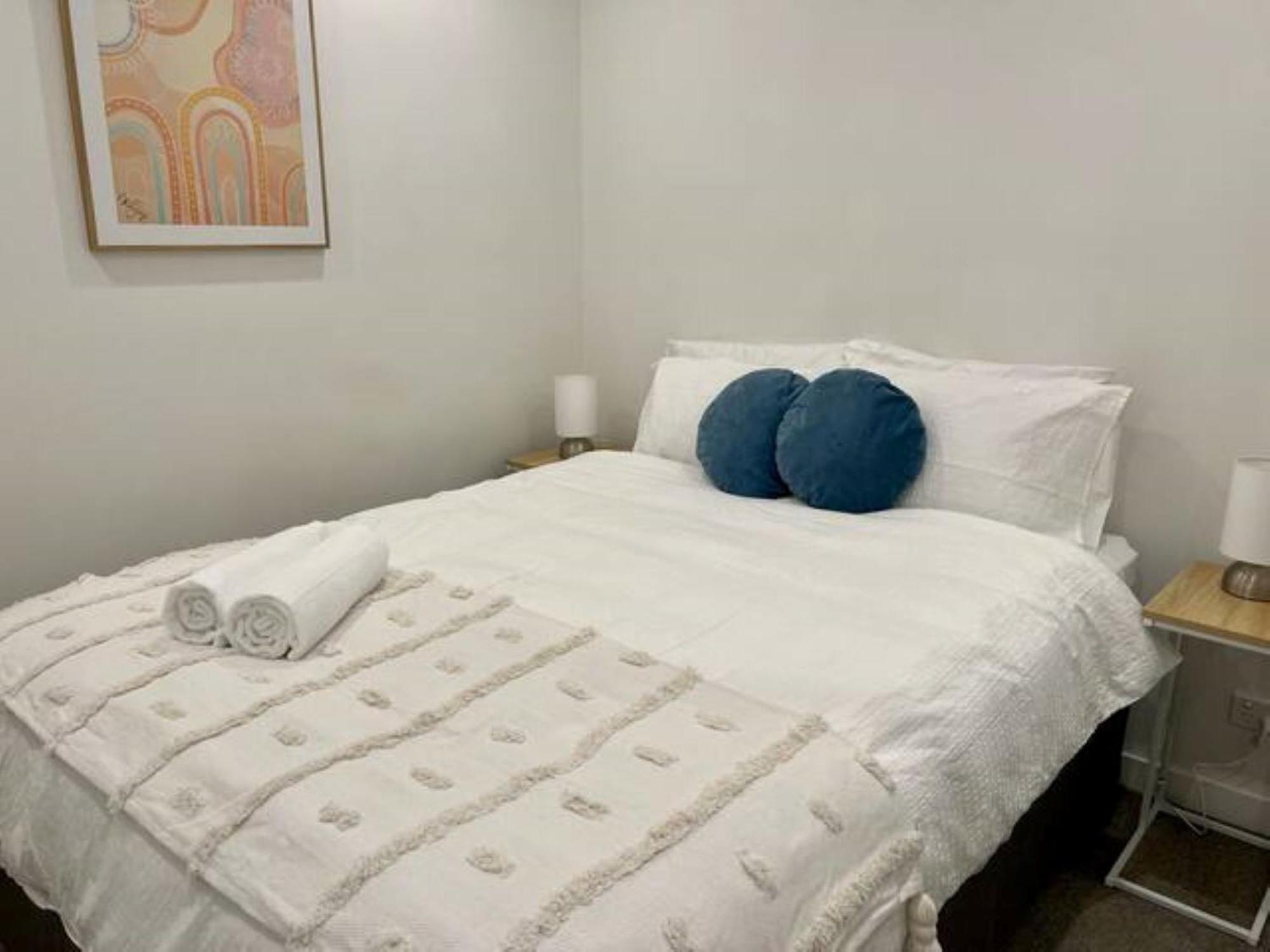 2-bed With Pool, Gym, Parking And Balcony * Brisbane
