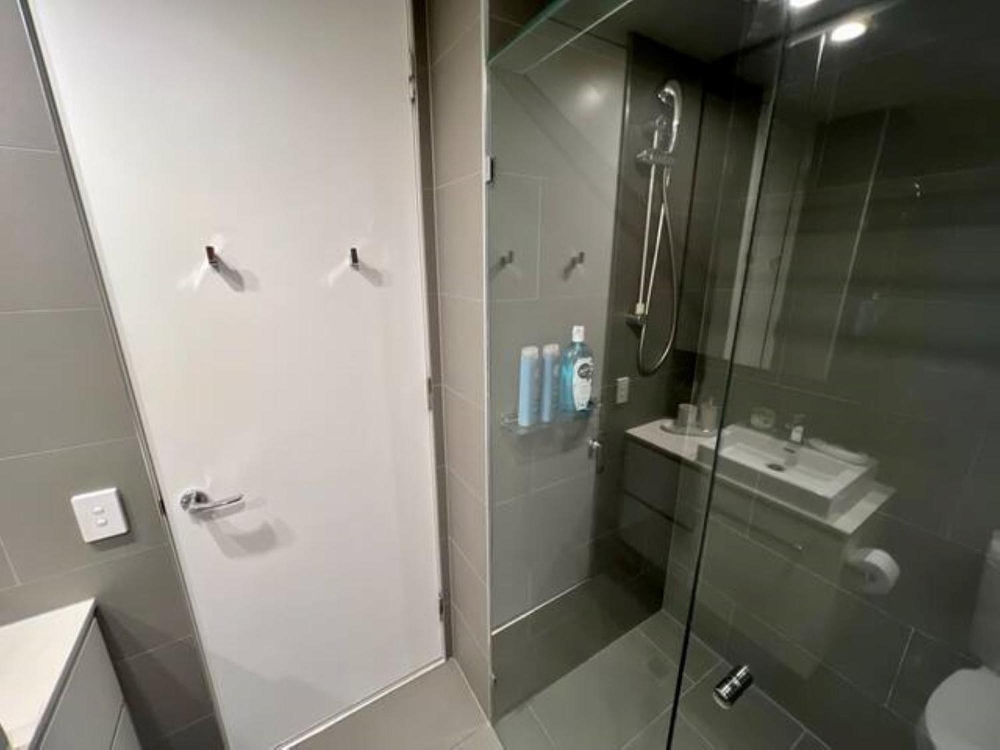 Apartment 2-bed With Pool, Gym, Parking And Balcony Brisbane