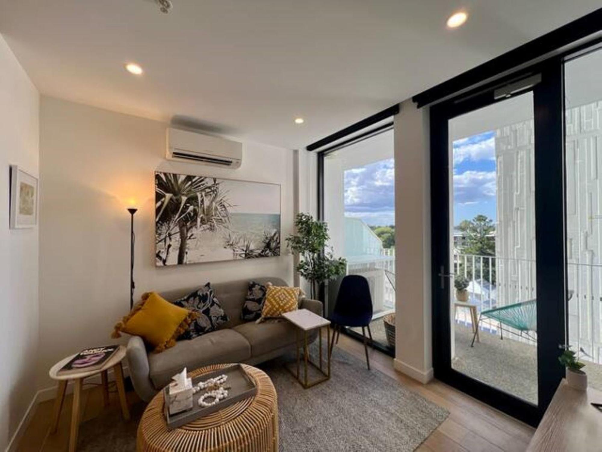 2-bed With Pool, Gym, Parking And Balcony * Brisbane