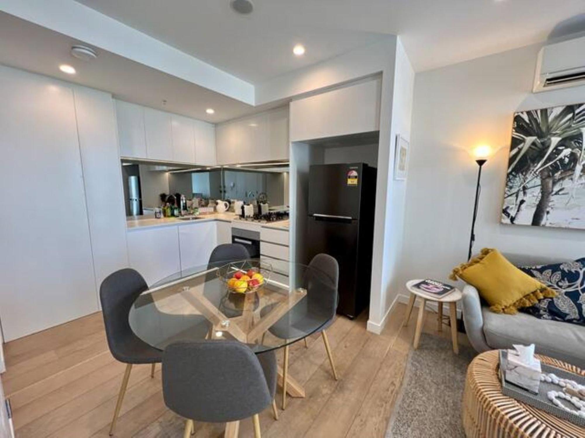 Apartment 2-bed With Pool, Gym, Parking And Balcony *