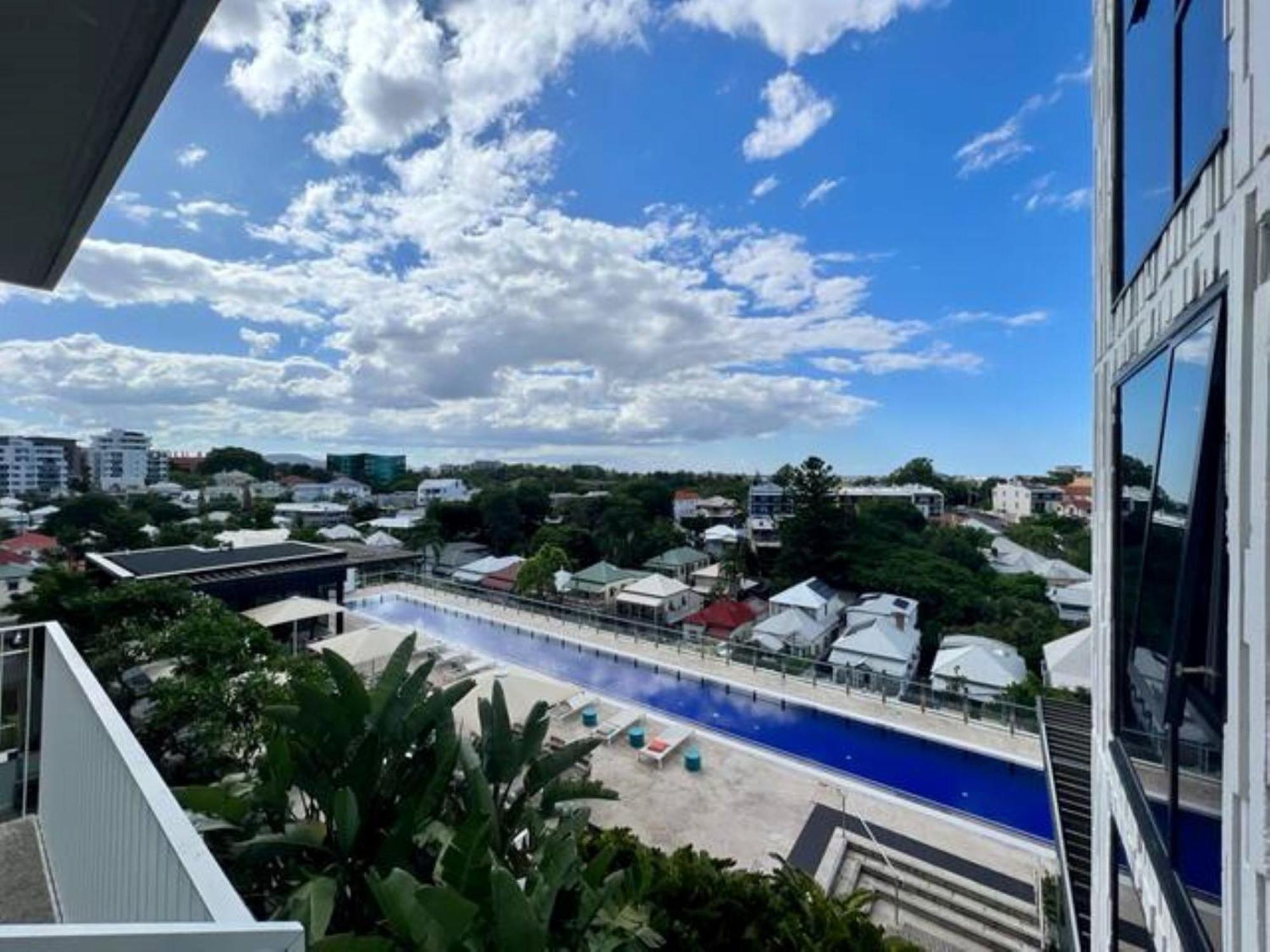 2-bed With Pool, Gym, Parking And Balcony