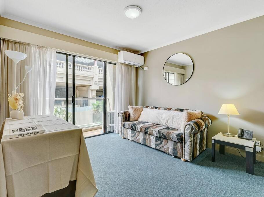Convenient One-bedroom Apartment *
