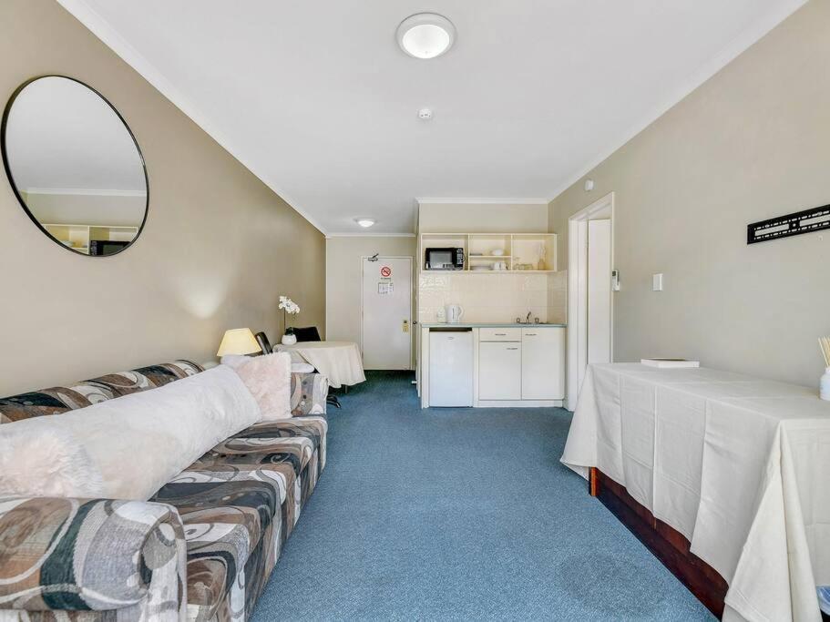 Convenient One-bedroom Apartment *