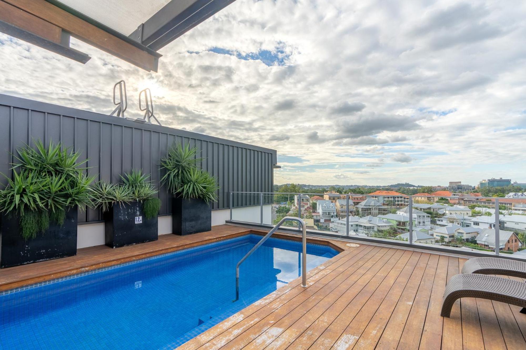 Location 2-bed With Gym Pool 7-min From Cbd