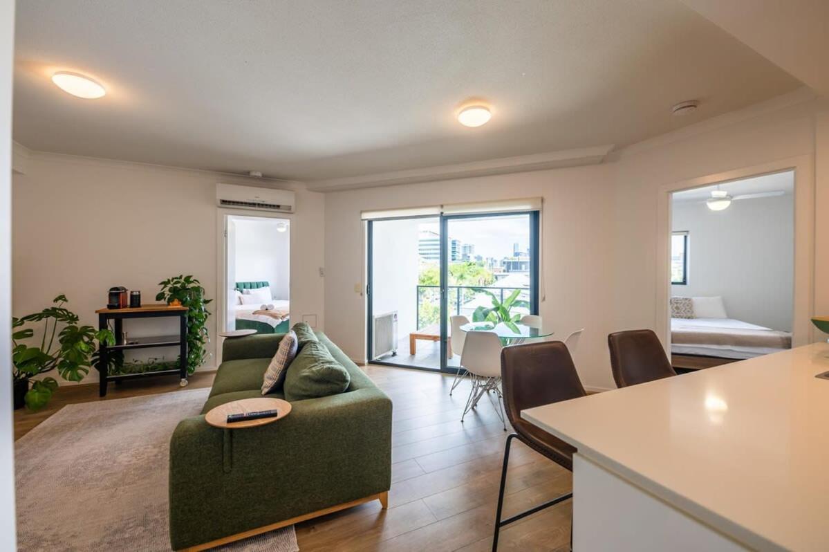 Tranquil 2-bed Inner City Retreat With Parking *