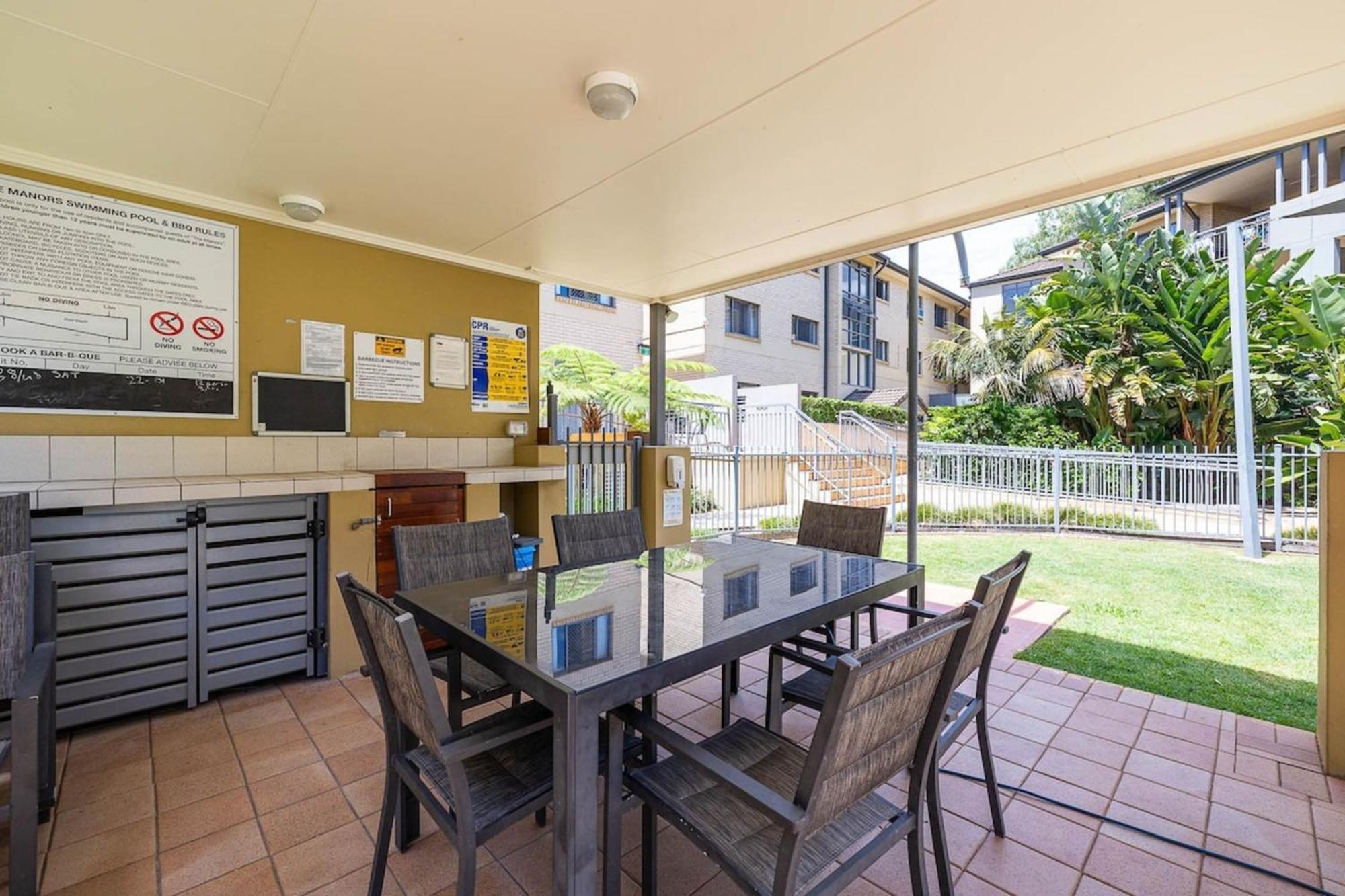 Spacious 3 Bedroom In St Lucia Brisbane