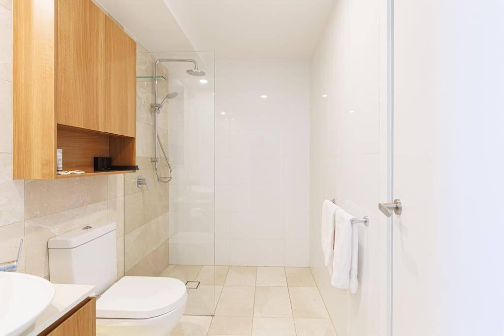 Luxury River Views - Skytower L53#free Parking Apartment