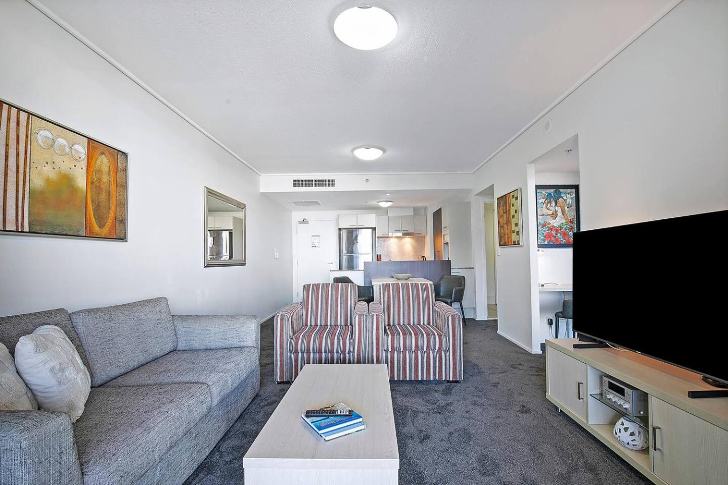 Modern Riverside Haven With Sweeping Balcony Views * Brisbane
