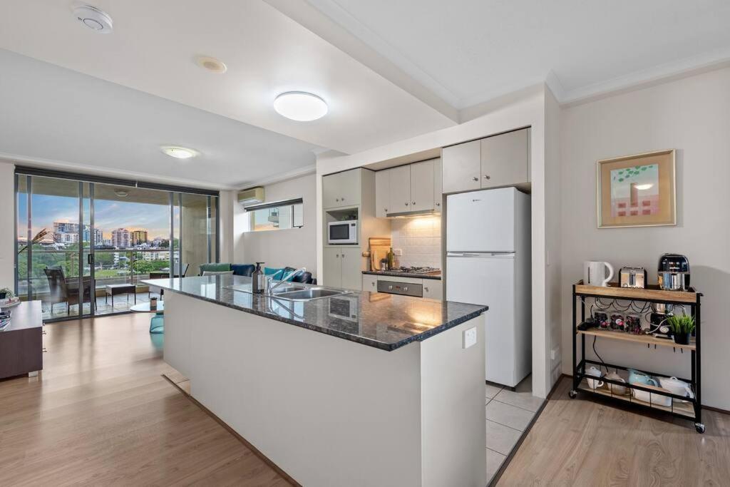 Superb 2bed 2bath 1car Views Cbd Brisbane