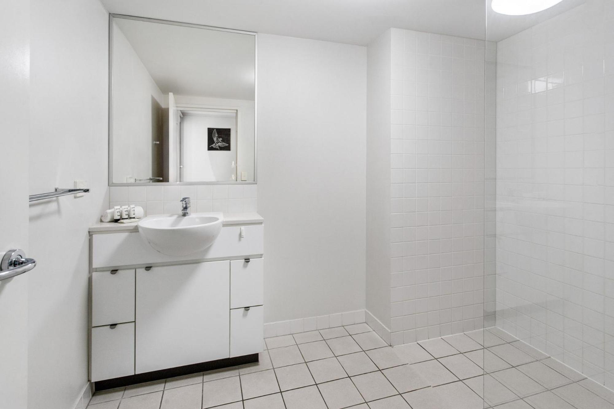 Spacious 2-bed With Pool Close To Cbd