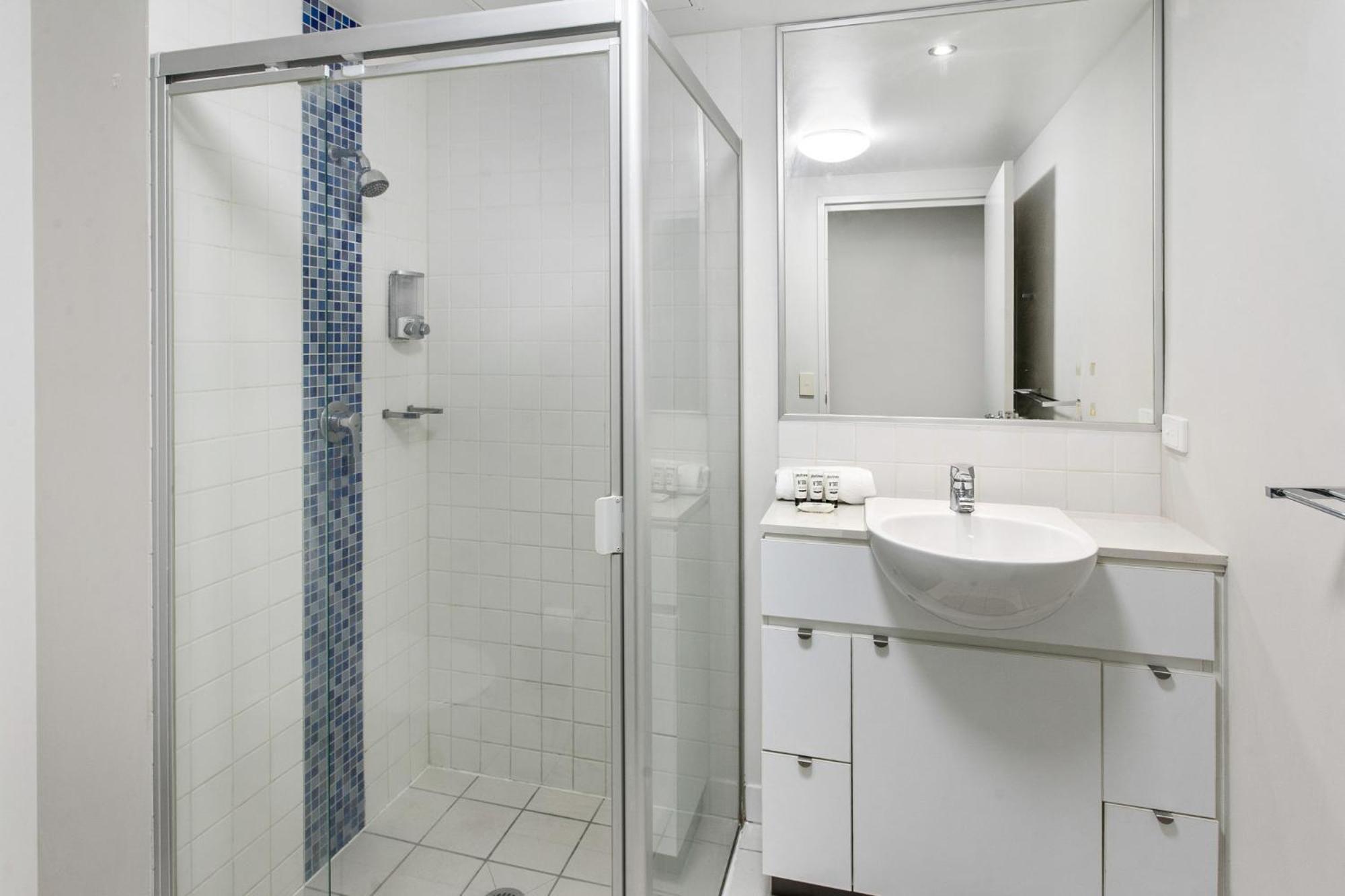 Apartment Spacious 2-bed With Pool Close To Cbd *