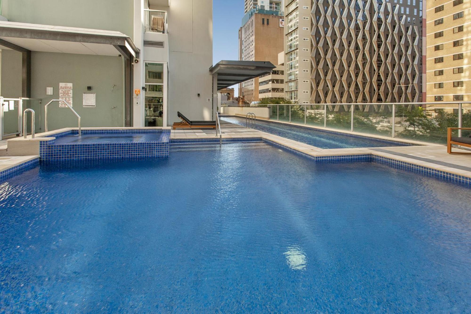 Spacious 2-bed With Pool Close To Cbd Brisbane