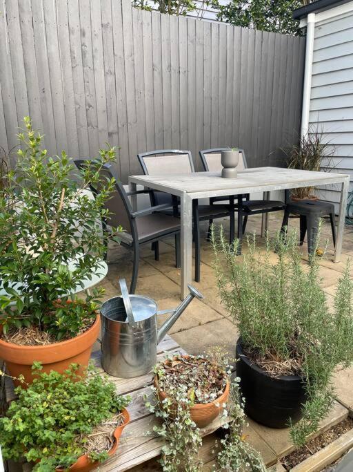 Large And Stylish Townhouse In Chic Area Apartment