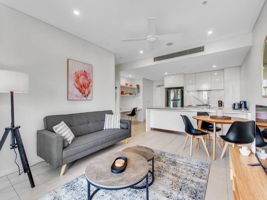 Modern Mountain View - South