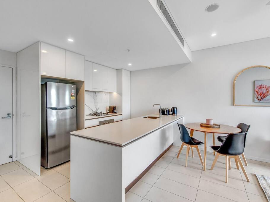 Modern Mountain View - South * Brisbane