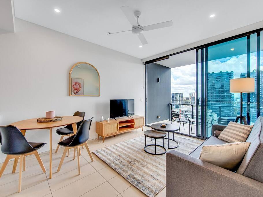 Modern Mountain View - South Apartment