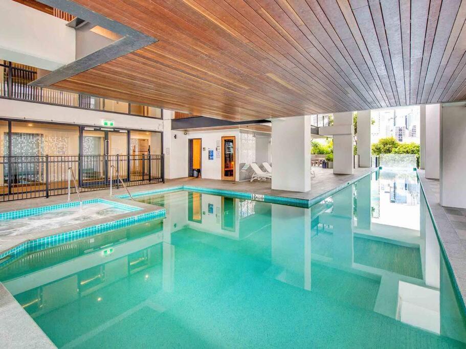 Modern Mountain View - South