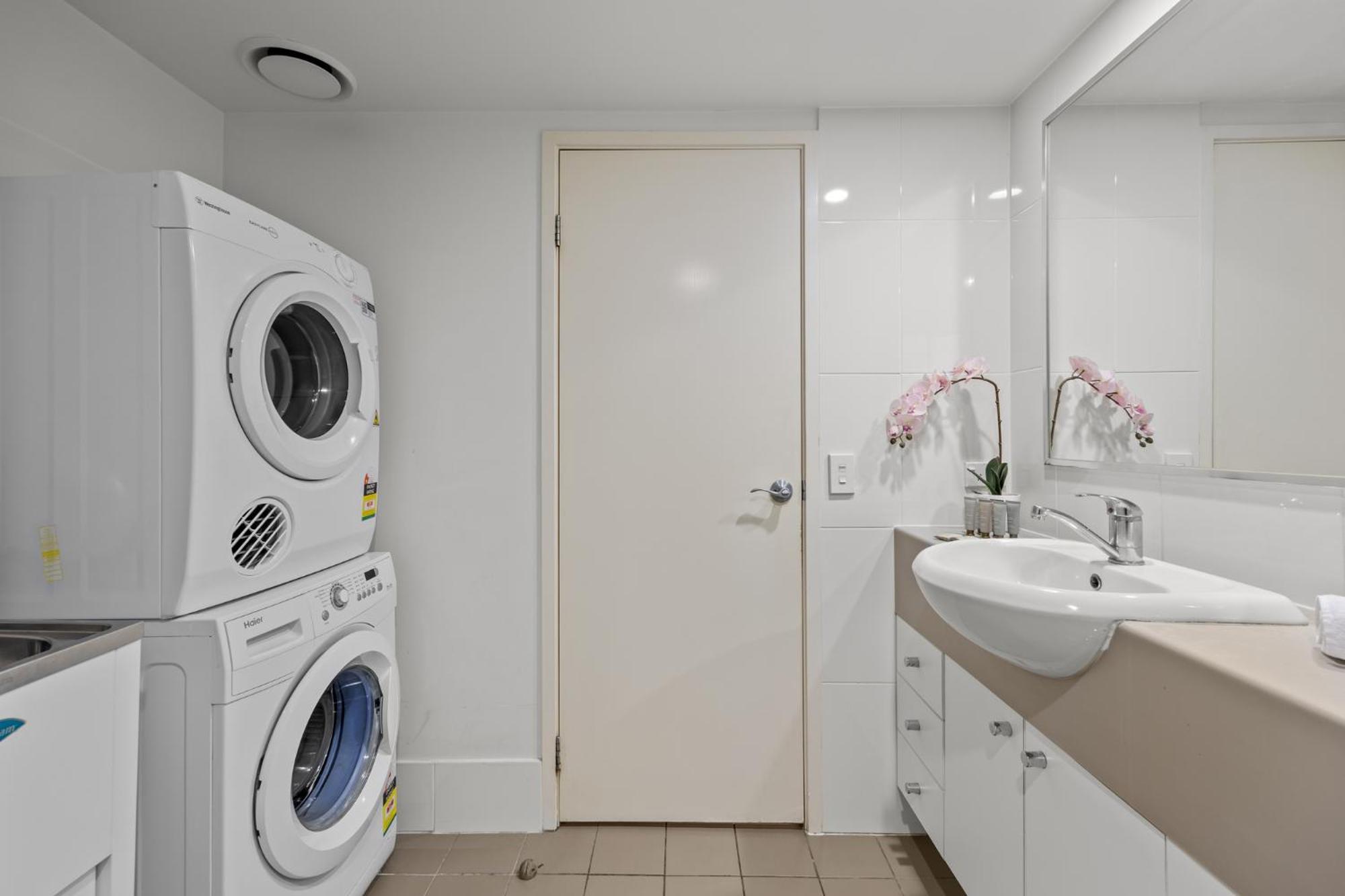 South Vale South Apartment *