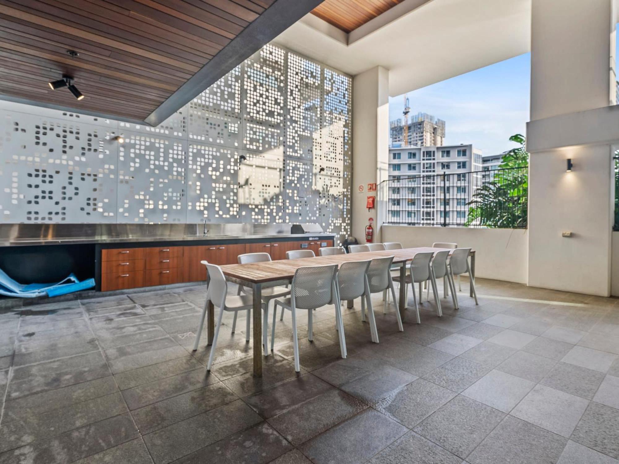 2br In South With Spectacular River View