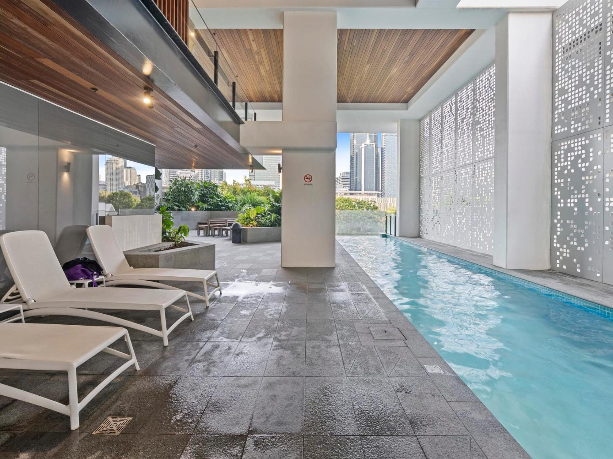 2br In South With Spectacular River View Apartment *