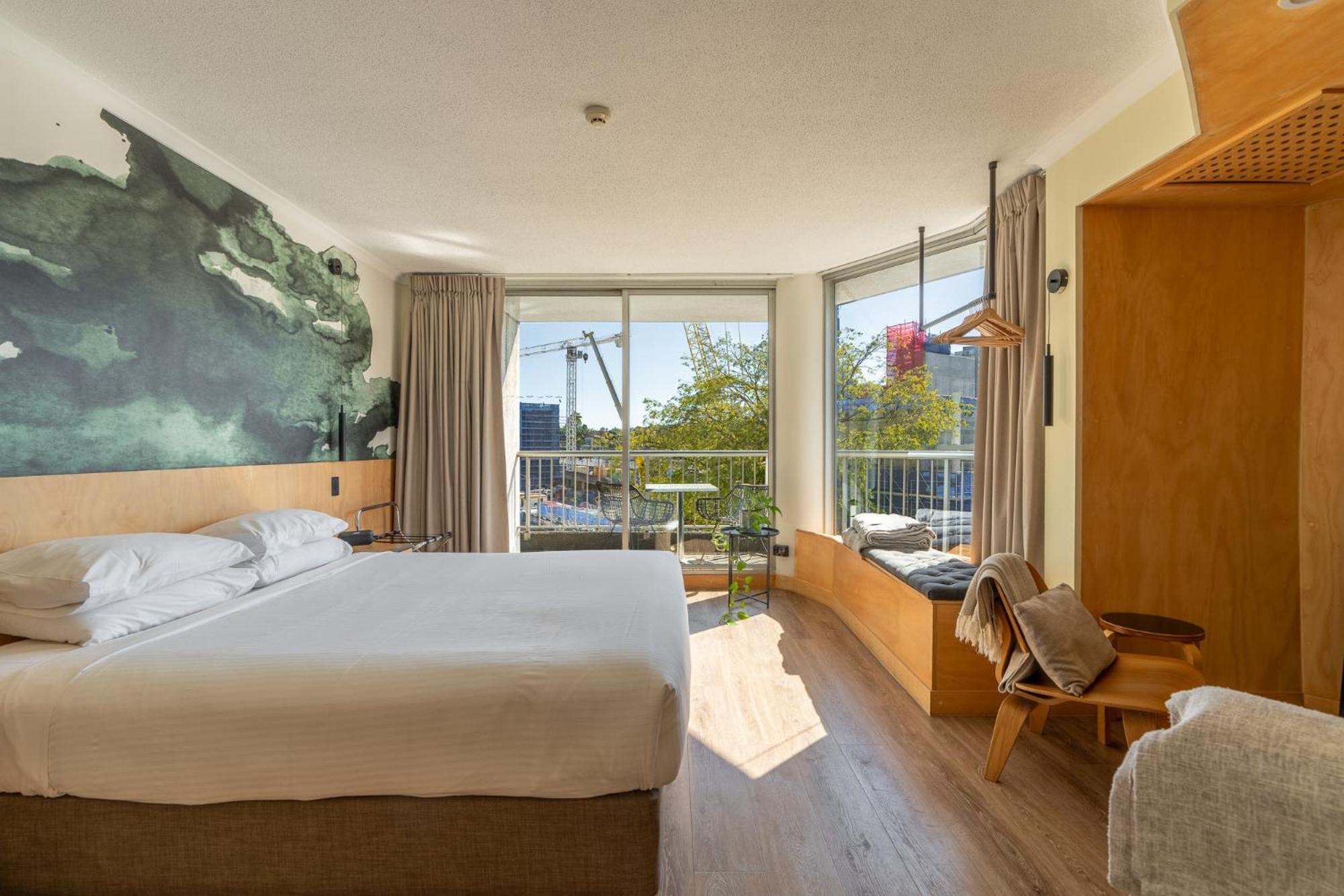 Quirky Cbd With Pool Sauna And Balcony Apartment