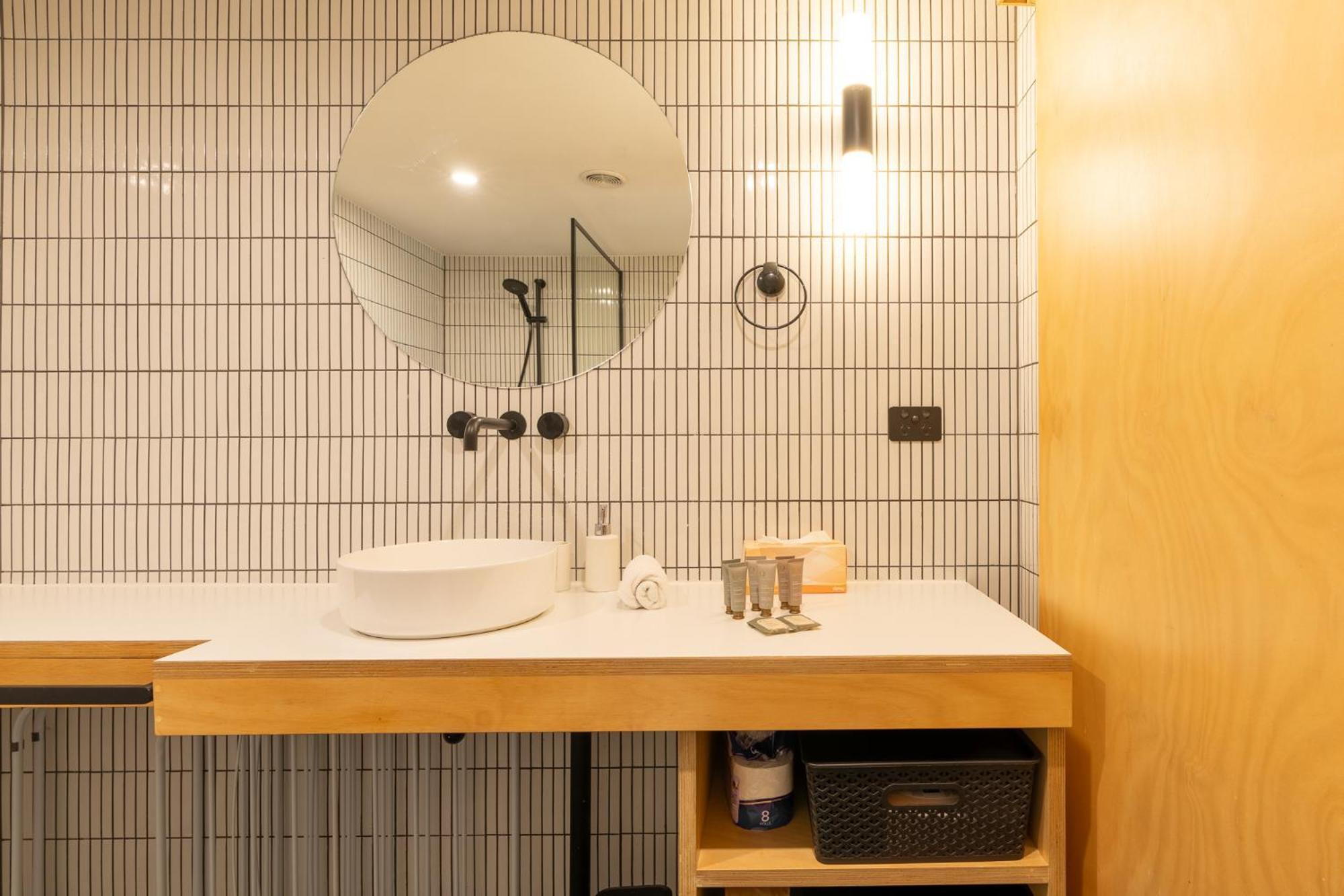 Quirky Cbd With Pool Sauna And Balcony Brisbane