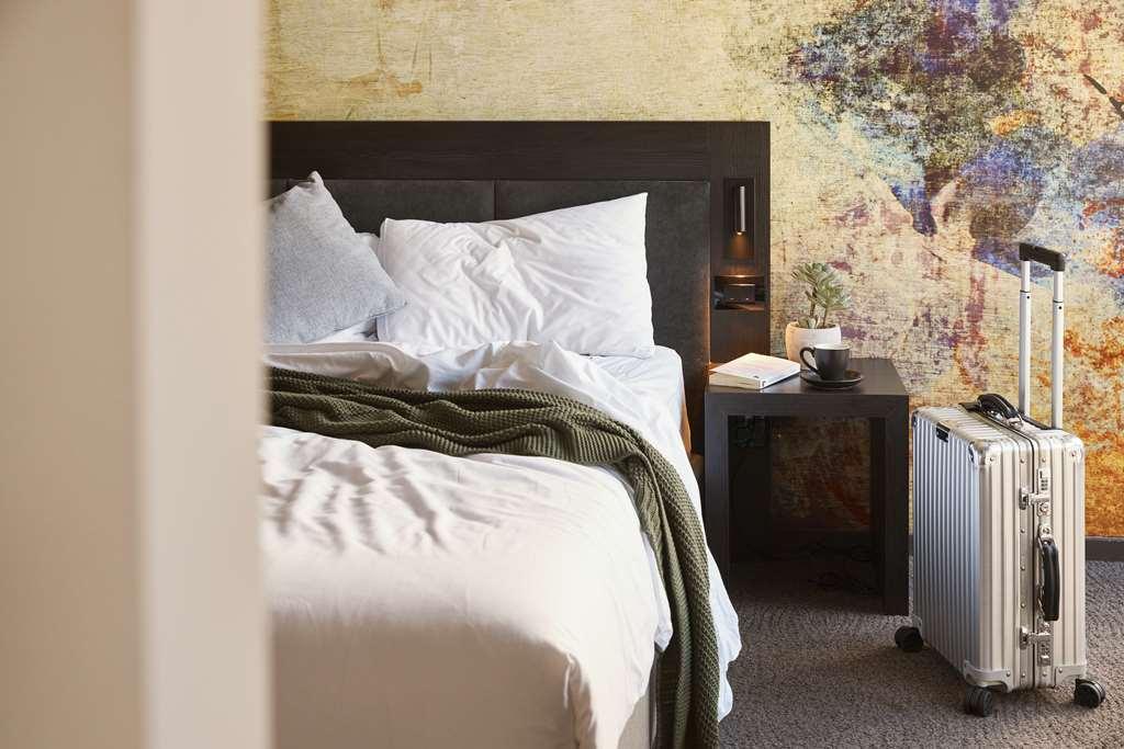 Kennigo Brisbane, Independent Collection By Evt Brisbane