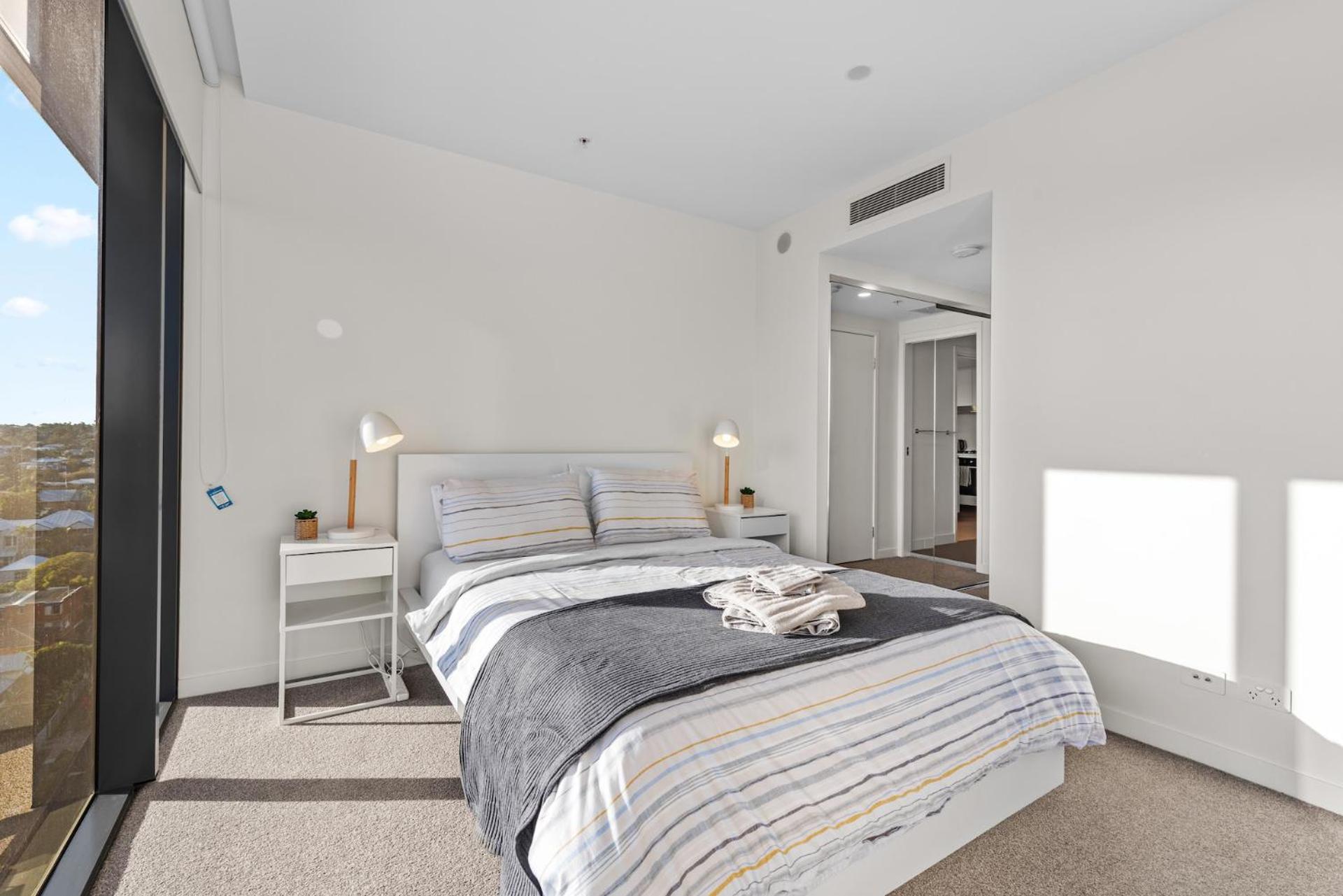 Captivating Convenience 1bed 1bath 1car Views Apartment *