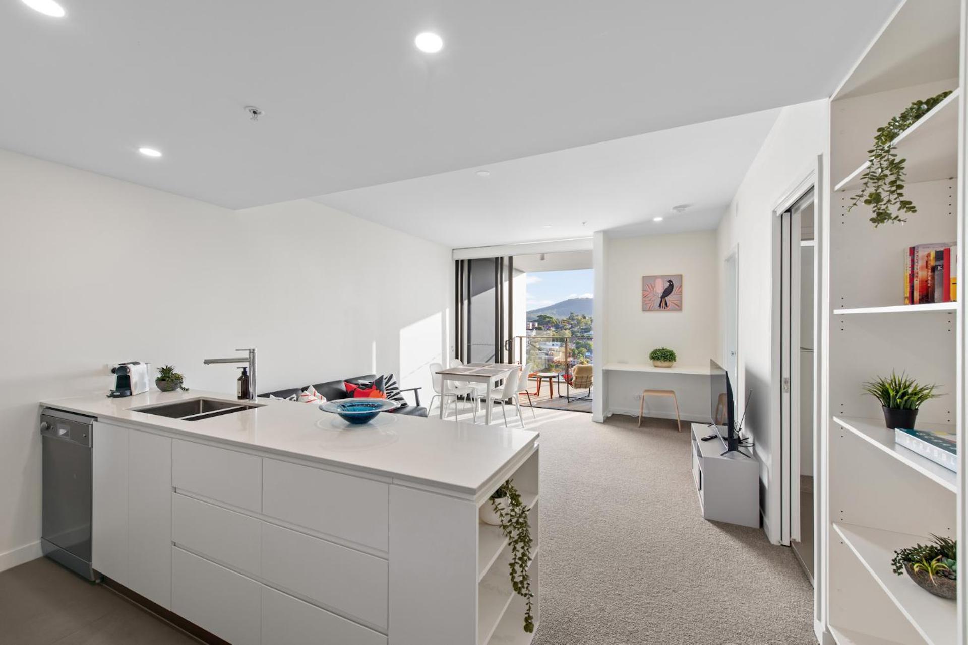 Captivating Convenience 1bed 1bath 1car Views Apartment