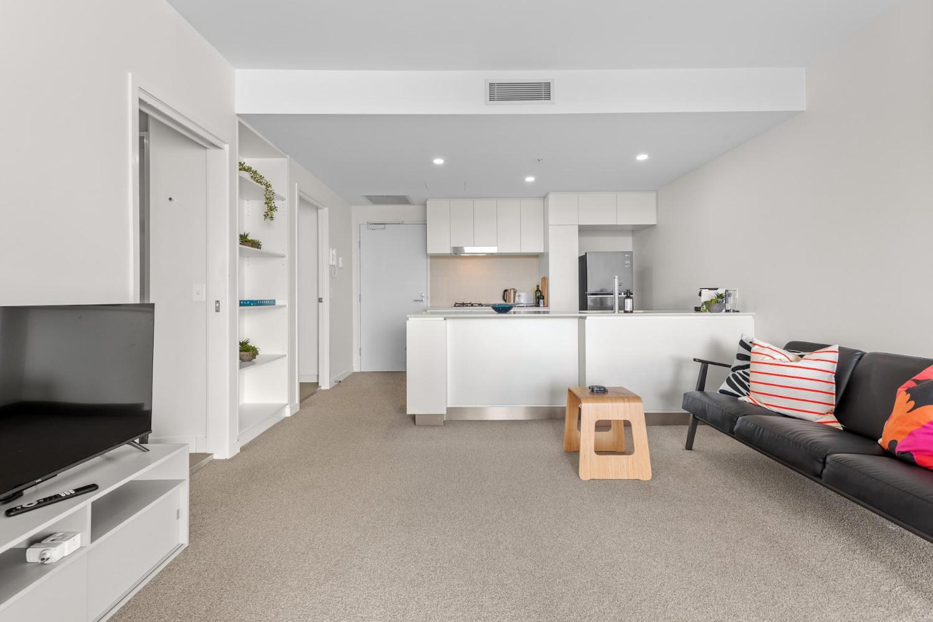 Captivating Convenience 1bed 1bath 1car Views * Brisbane