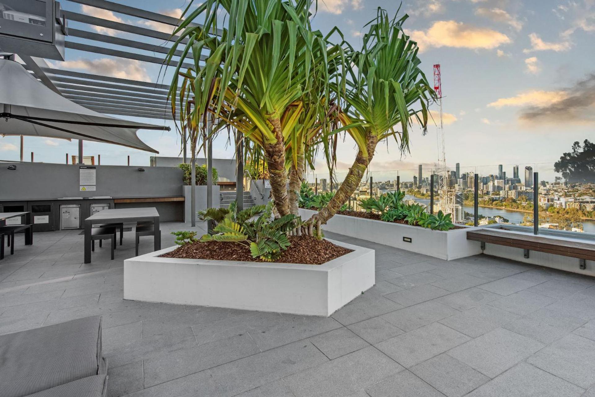 Captivating Convenience 1bed 1bath 1car Views Brisbane