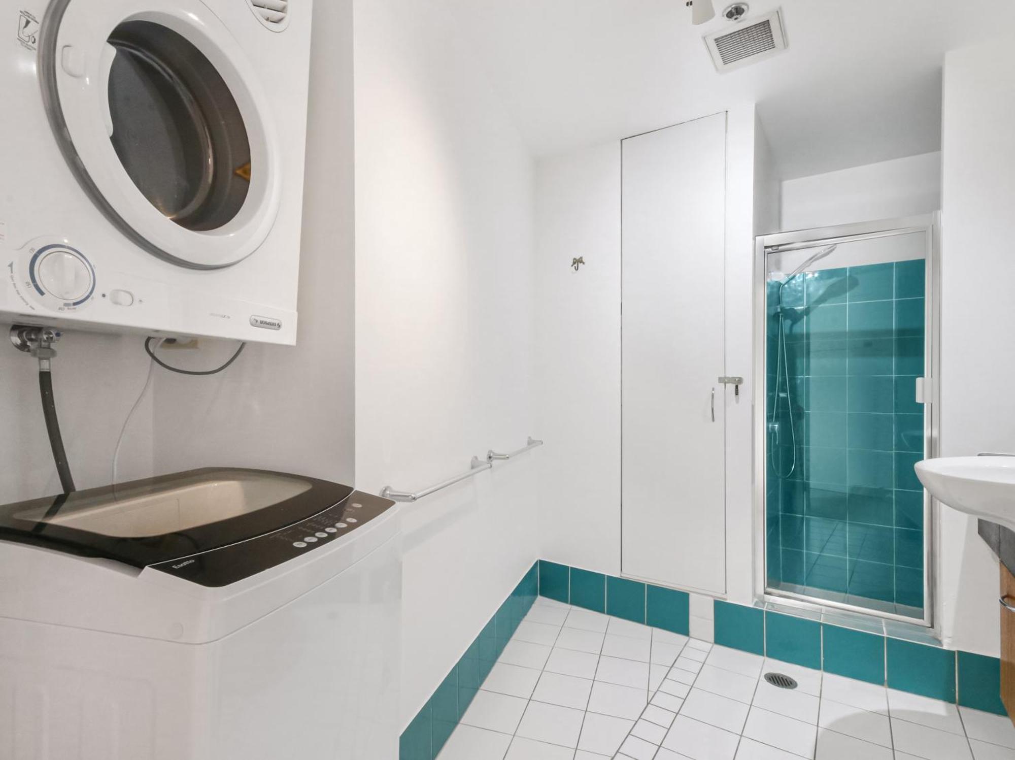 Spacious 1 Bedroom In Teneriffe Apartment