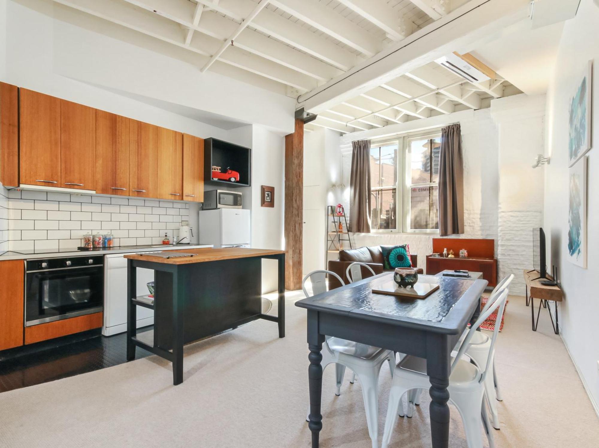 Spacious 1 Bedroom In Teneriffe Apartment *