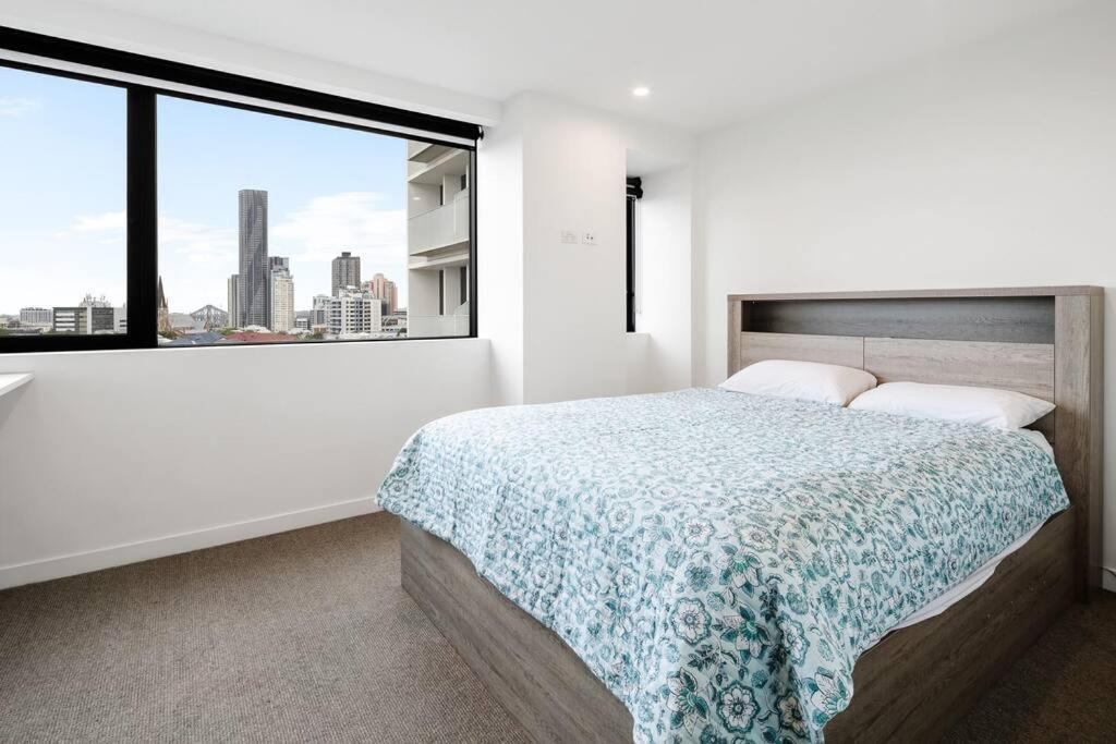 Springhill Close To Cbd 2b1b And Parking Apartment