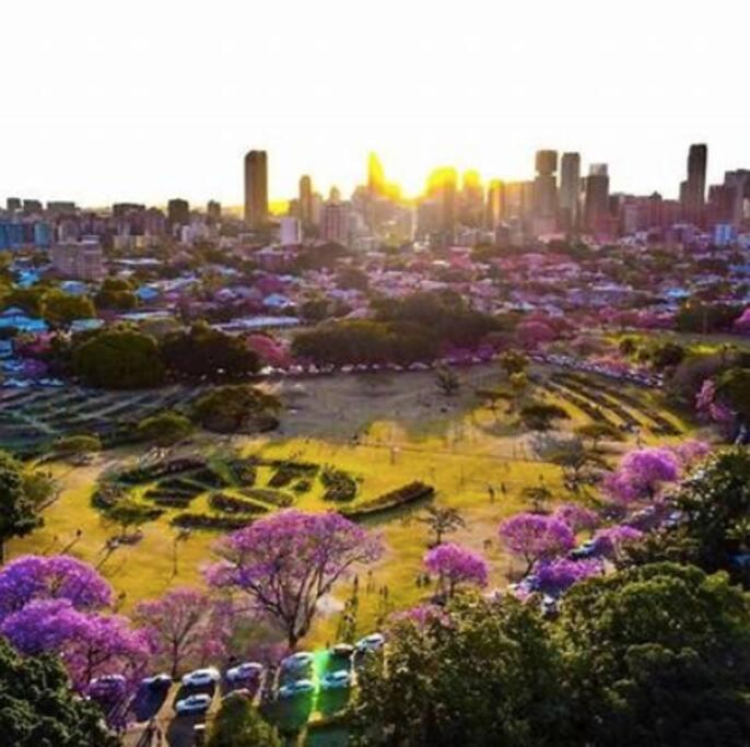 Apartment Springhill Close To Cbd 2b1b And Parking