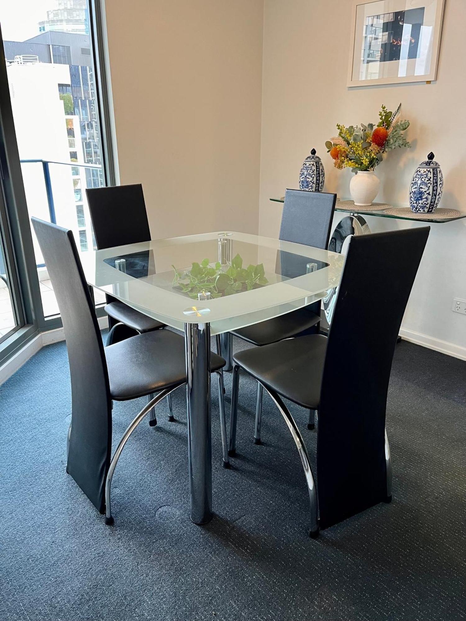 Best Location Cbd & Free Parking Apartment *