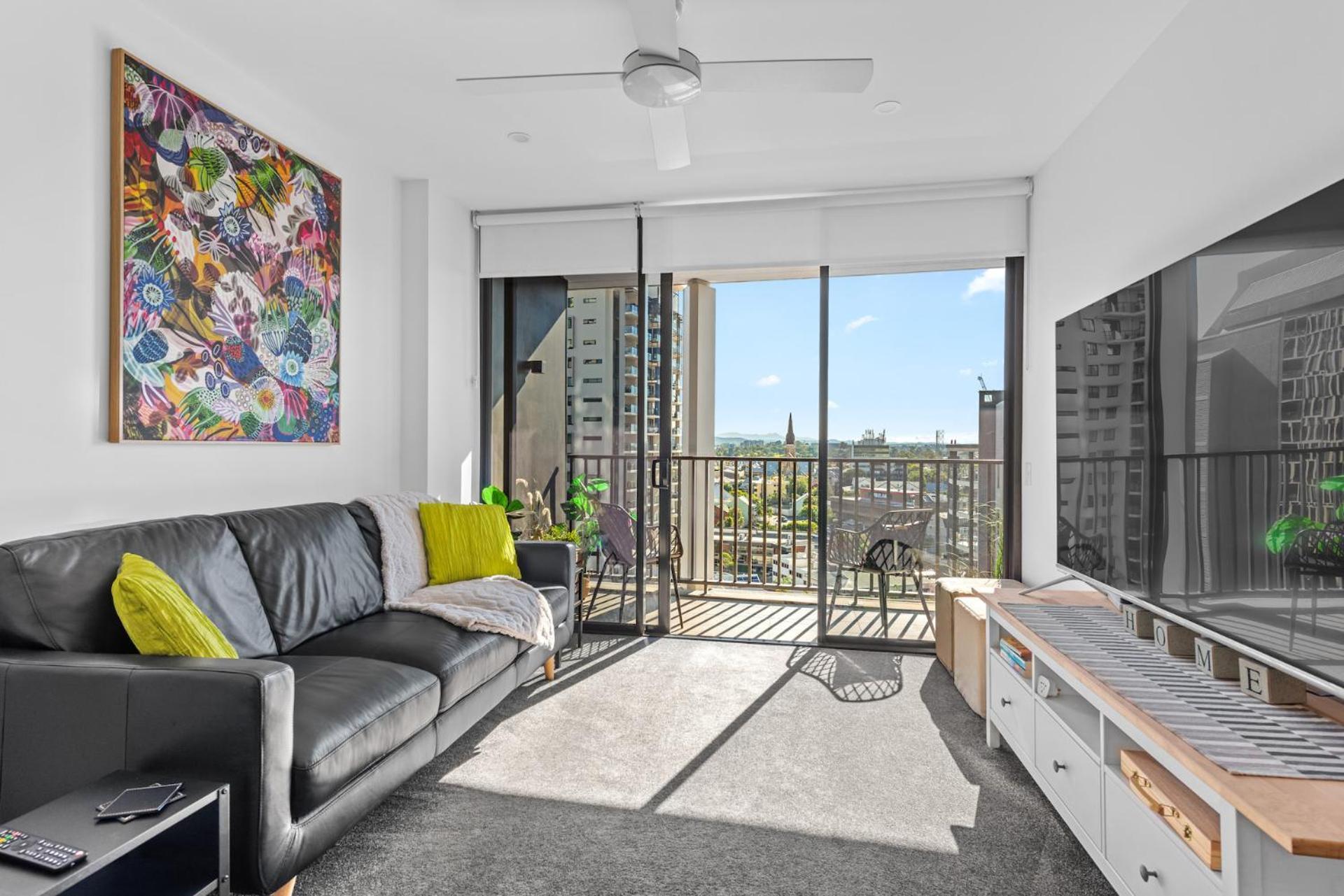 Living! 1bed/1bath/1car/pool Apartment