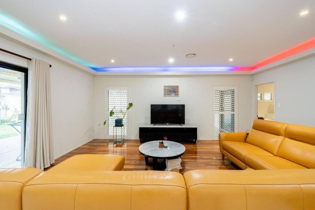 Spacious 5br 3ba W Parking And Yard In Sunnybank M11 *