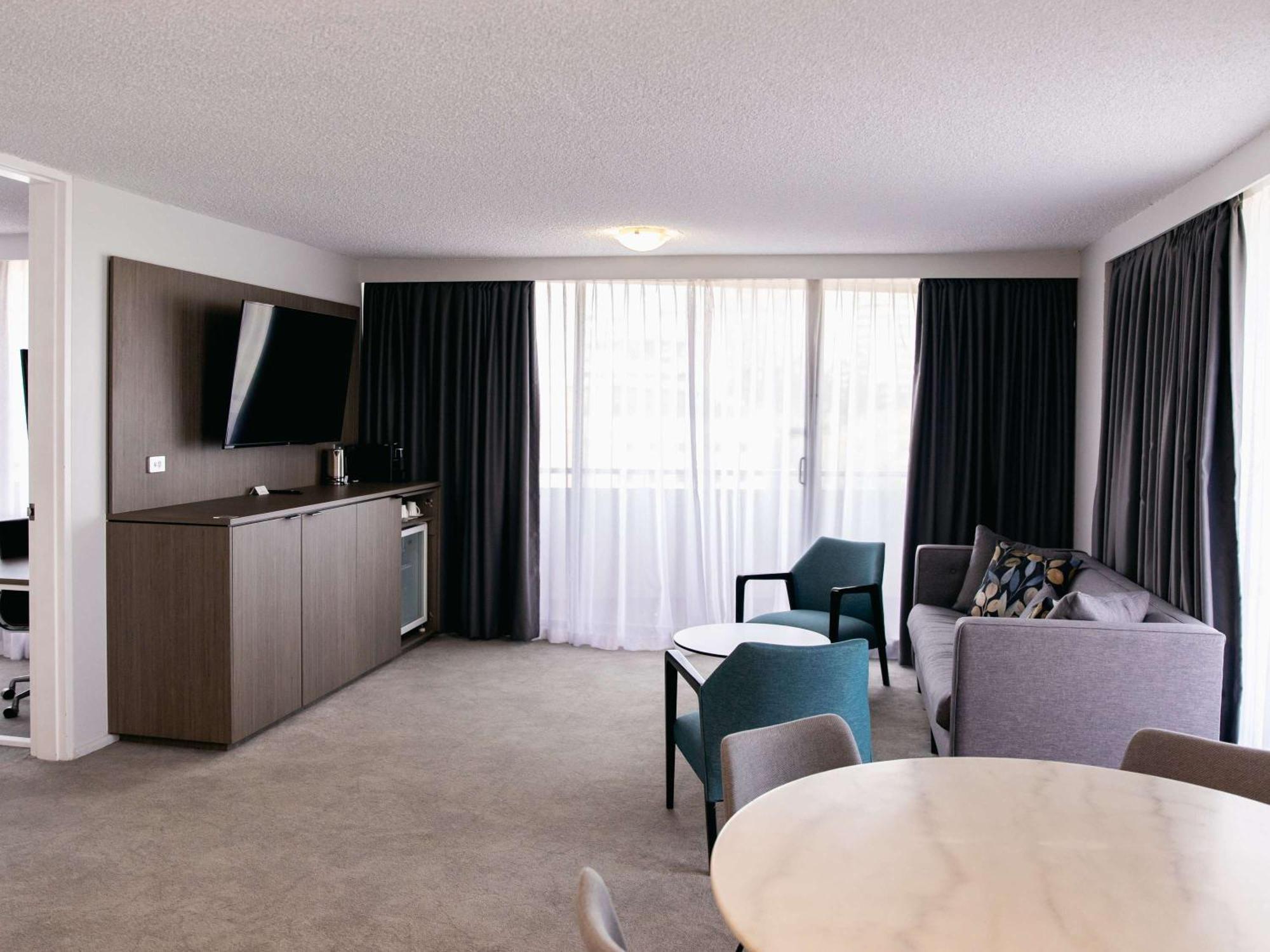 Mercure Spring Hill 4*