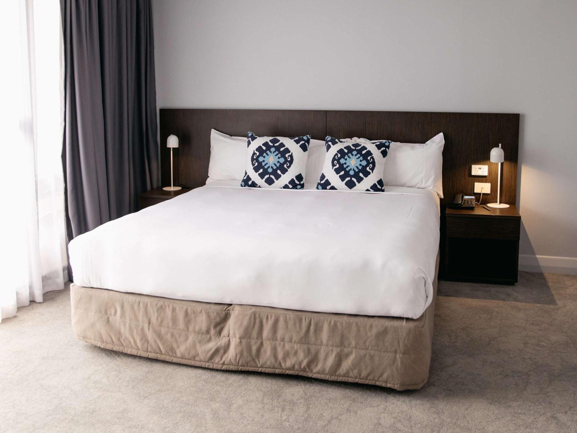 Mercure Spring Hill Hotel 4*