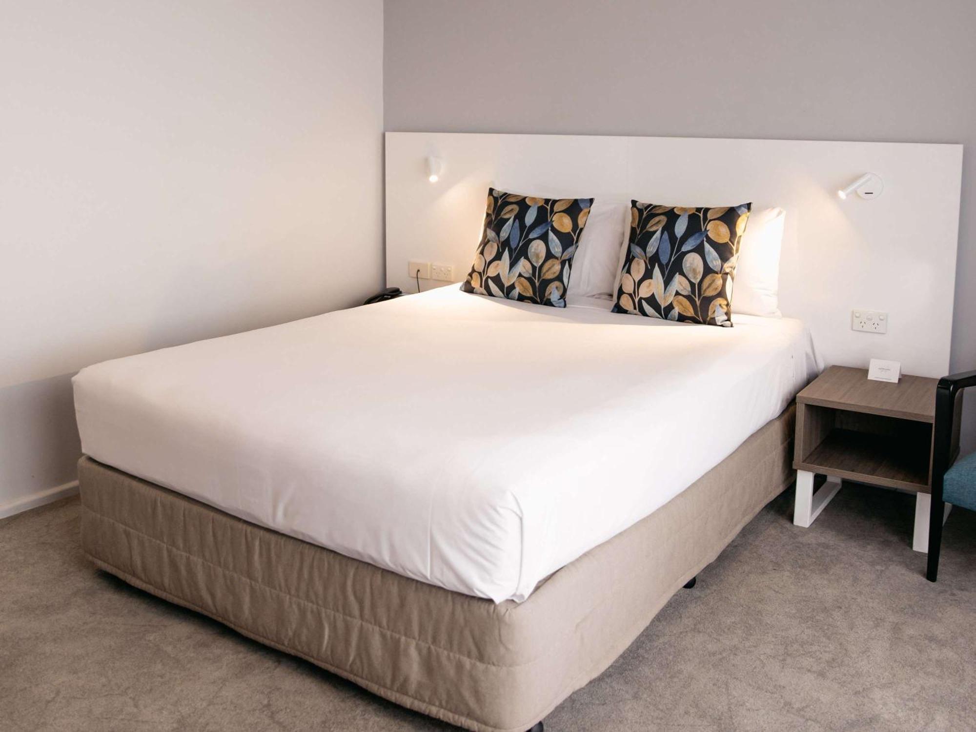 Mercure Spring Hill Hotel 4*