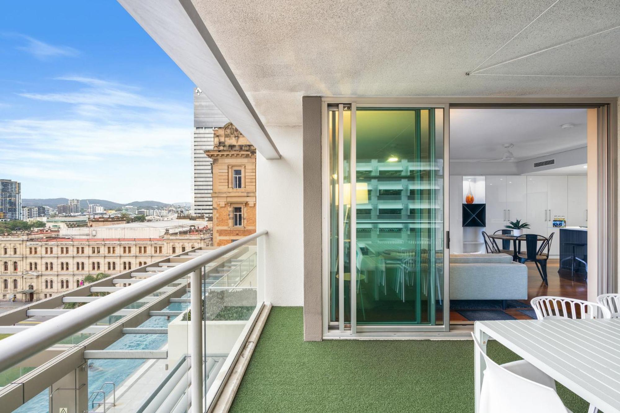 2-bed Pad With Pool & Gym Apartment Brisbane