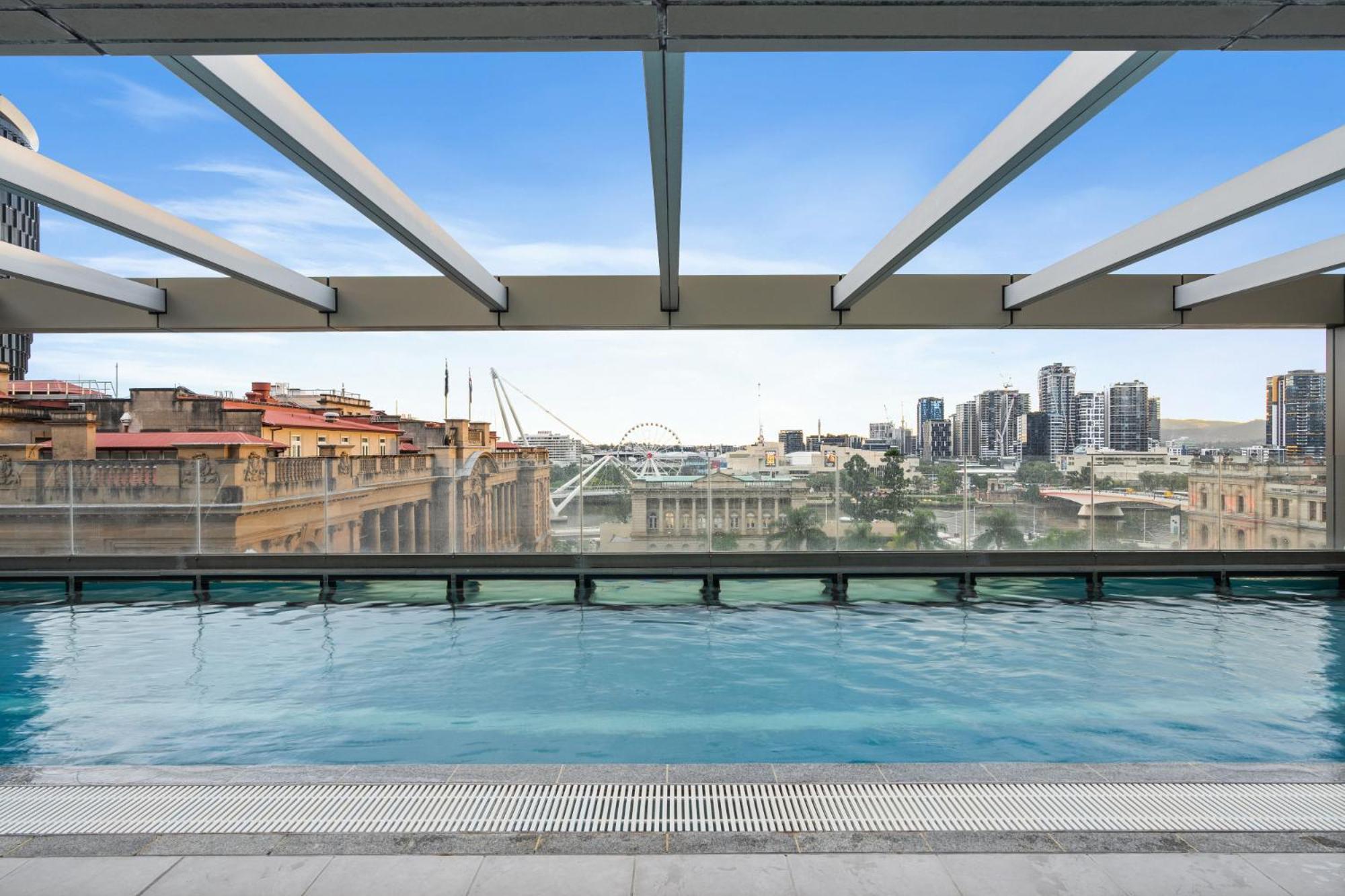 2-bed Pad With Pool & Gym * Brisbane