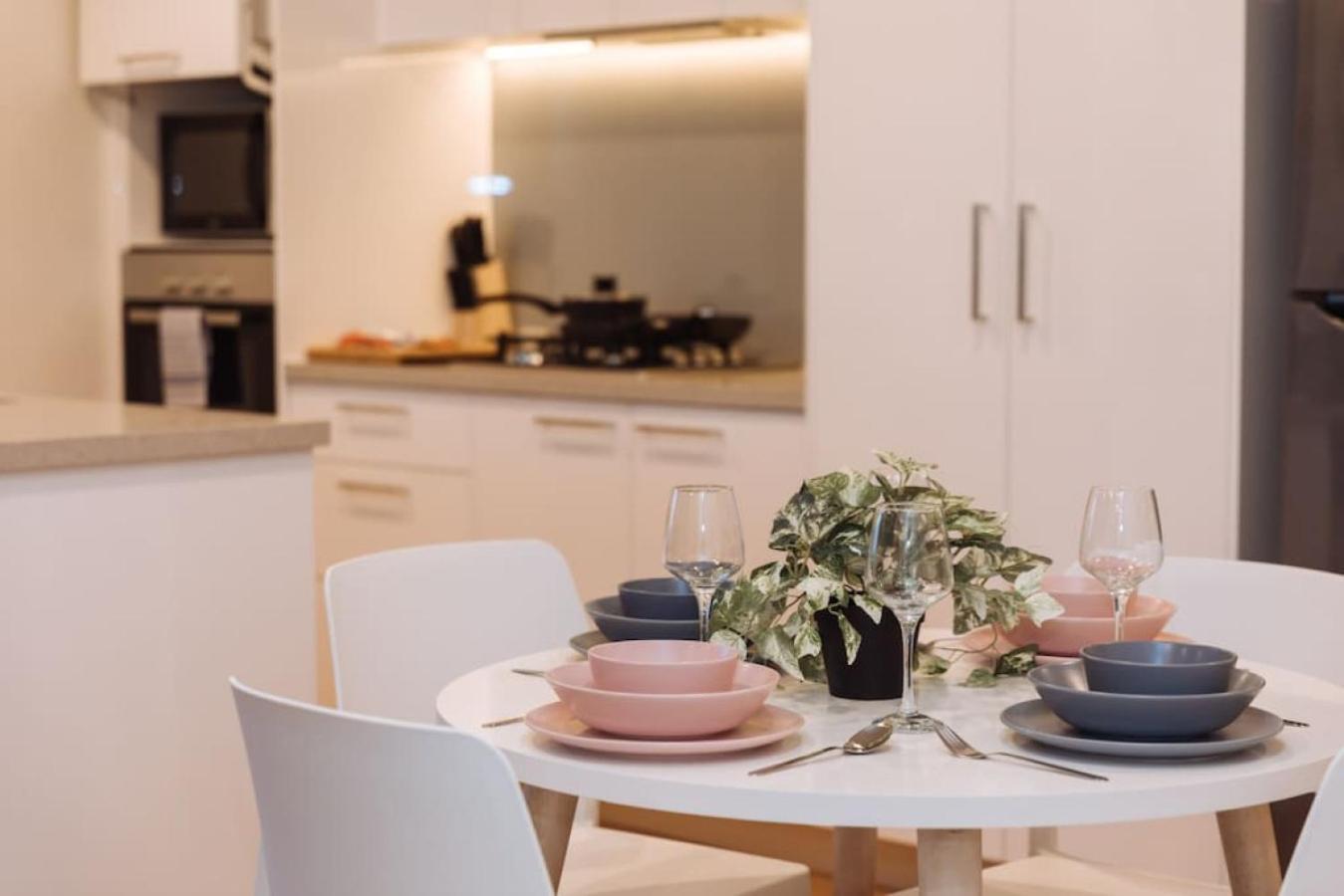 Modern 2br Apt In The Heart Of South * Brisbane