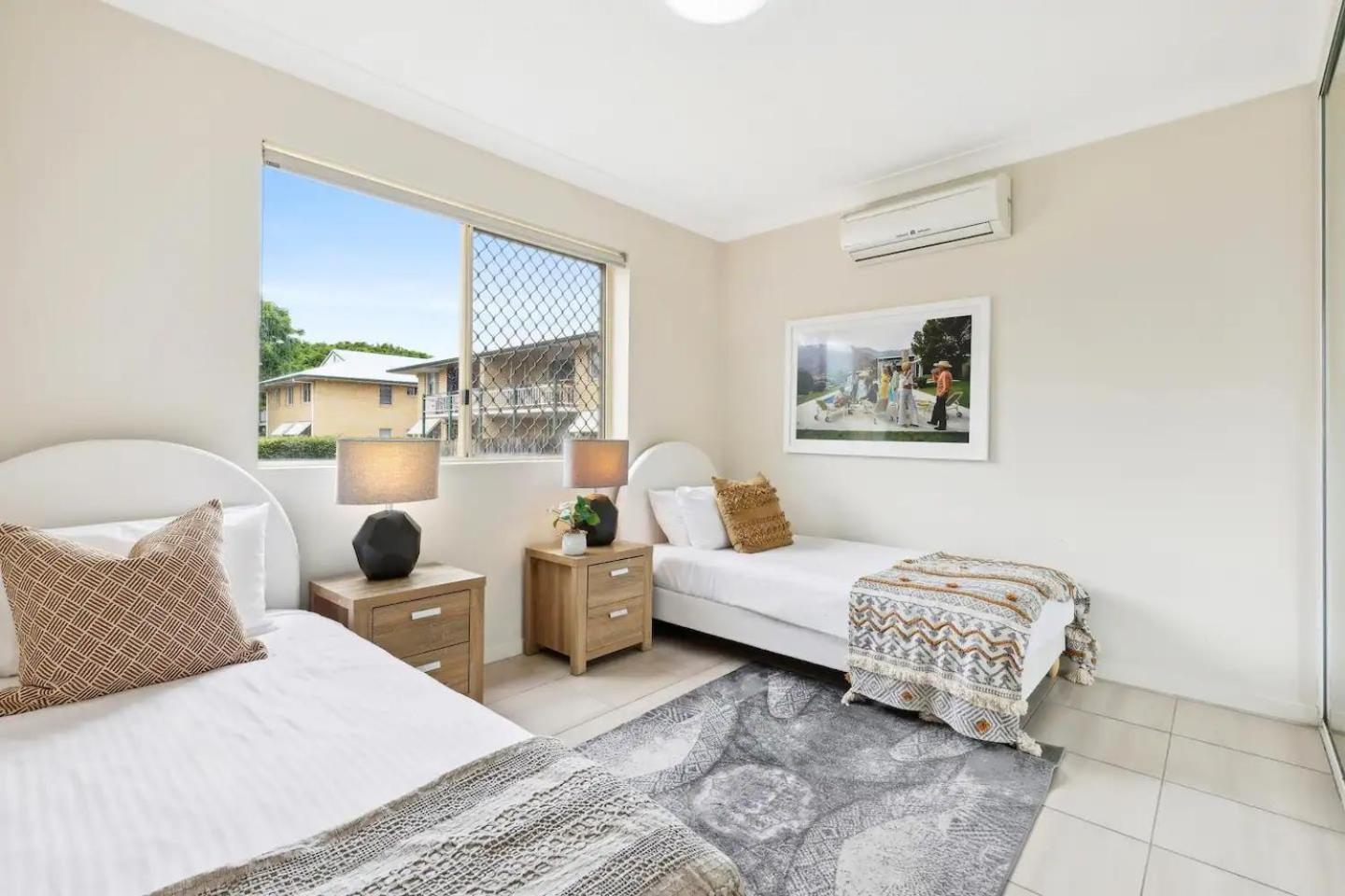 Cozy 2br Near The River Apartment