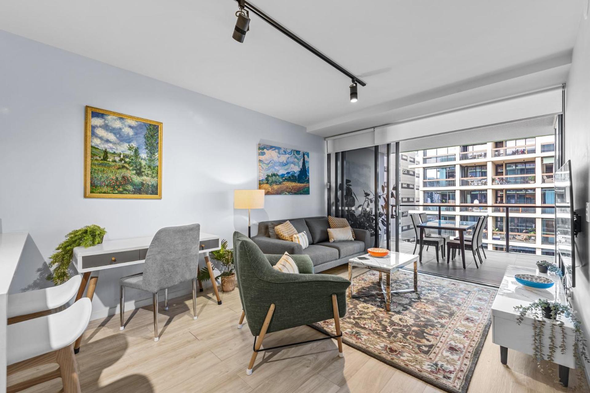 South Bank Living! ~ 1bed, 1bath, 1car, Balcony *