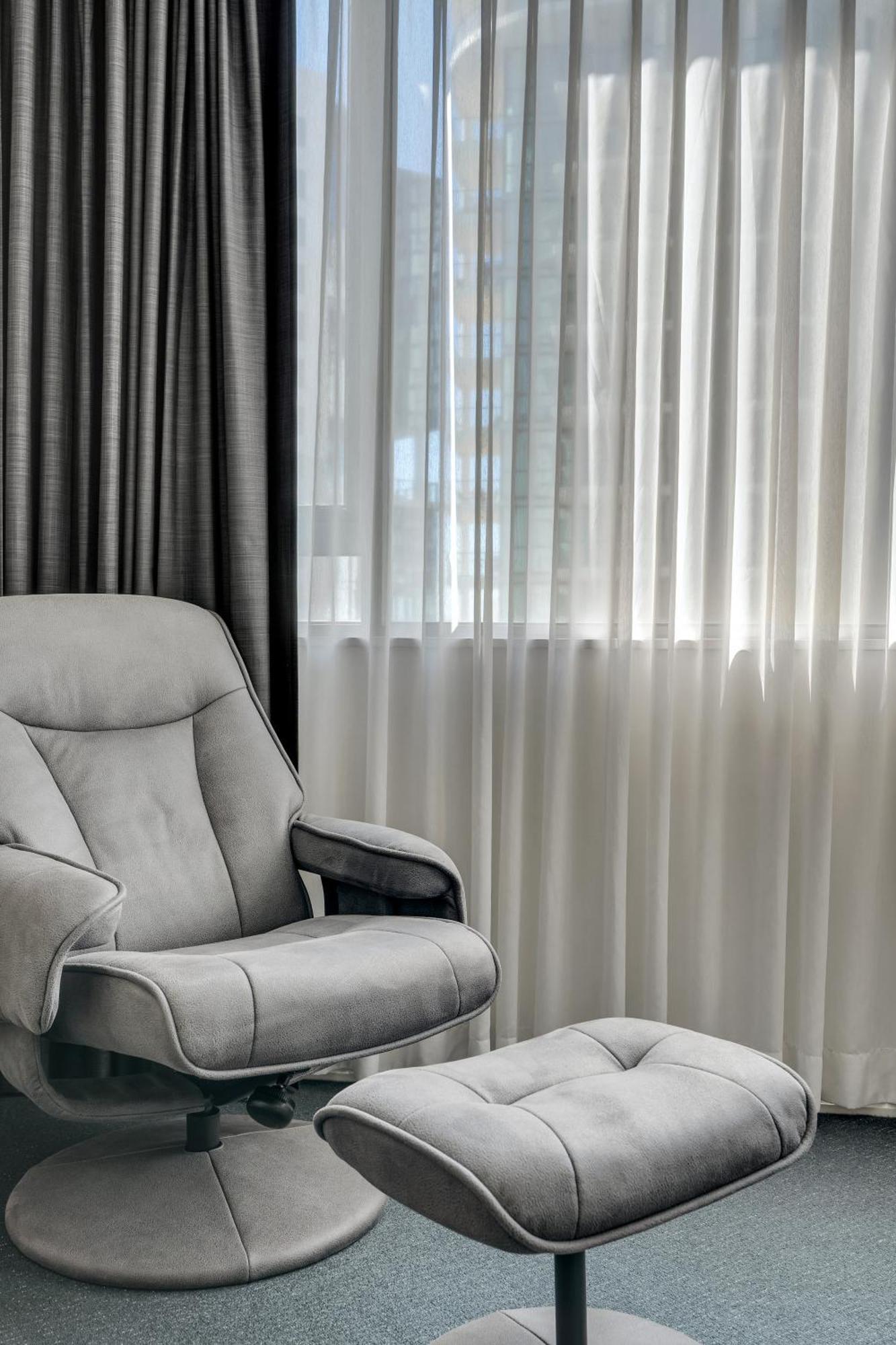 Cbd 1-bed With Pool, Gym & City Views Apartment *