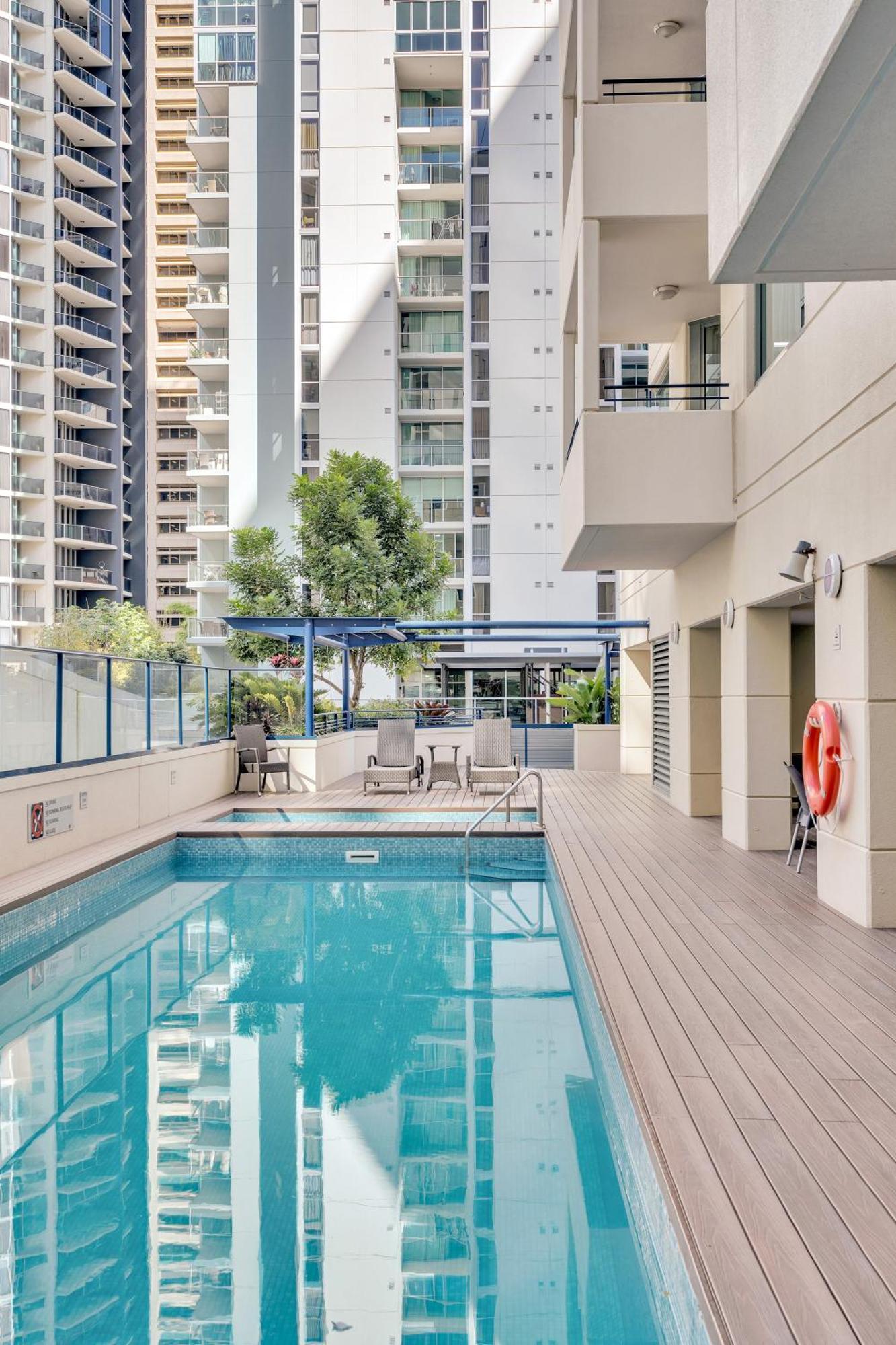 Cbd 1-bed With Pool, Gym & City Views Brisbane