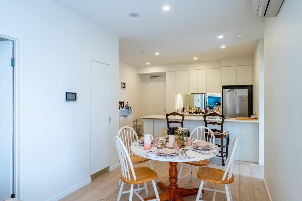 West End Boutique - Private With Pool & Shops Downstairs * Brisbane